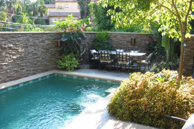 Foto de piscina ecléctica rectangular en patio con suelo de baldosas