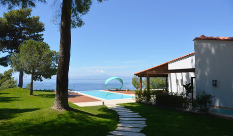 Houzz тур: Дом в Греции с видом на самое синее море и сосновый лес