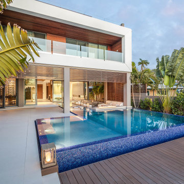 Infinity Edge Pool With Sunken Seating Area In Fort Lauderdale