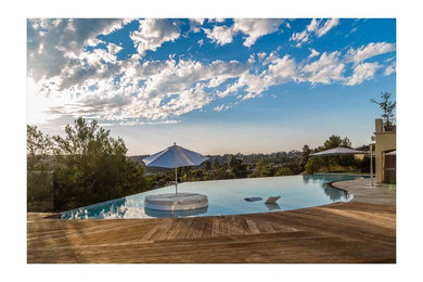 Inspiration for a modern infinity pool remodel in Los Angeles