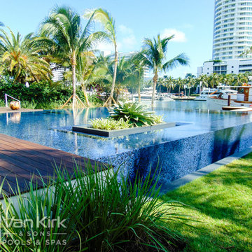 Infinity Wet Edge Swimming Pool and Spa in Miami Beach