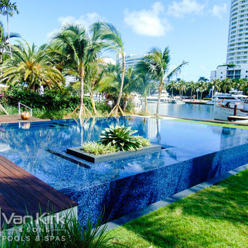 Infinity Wet Edge Swimming Pool and Spa in Miami Beach