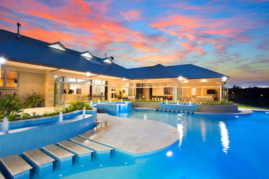 Großer Landhausstil Pool hinter dem Haus in individueller Form mit Natursteinplatten in Sydney