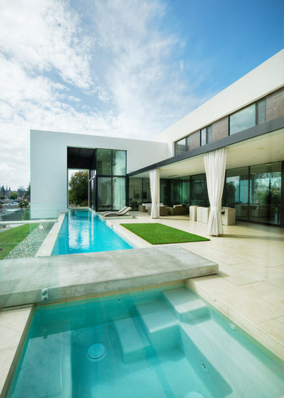 Moderne Piscine by Mark Dziewulski Architect