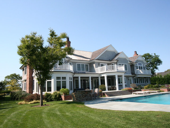 Beach Style Pool - Poolhouse