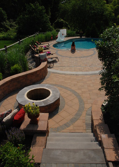 Traditional Pools & Hot Tubs by B.DeMichele Inc.