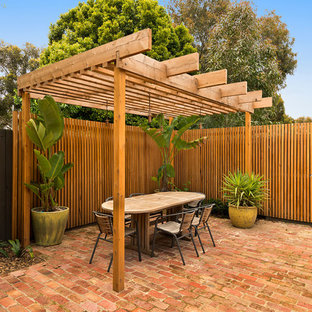 Inspiration for a contemporary pool in Melbourne.