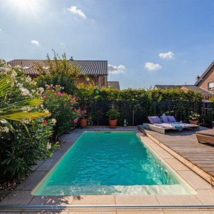 Moderner Pool in rechteckiger Form in Köln