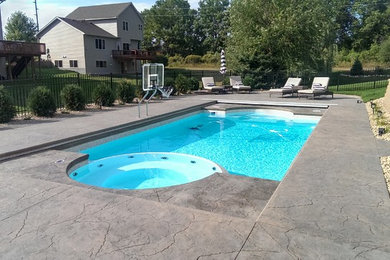 Exemple d'une piscine de taille moyenne.
