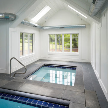 Lake Forest Pool House Hot Tub