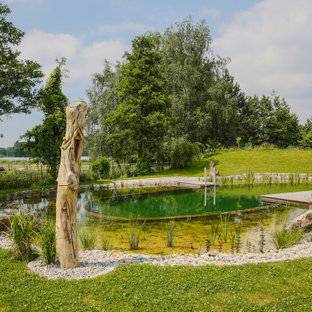 Landhaus Schwimmteich hinter dem Haus in Stuttgart