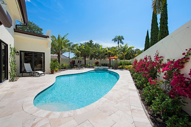 Example of an island style pool design in Miami