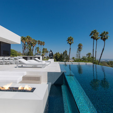 Laurel Way Beverly Hills resort style luxury home outdoor terrace & infinity poo