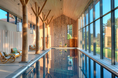 Diseño de casa de la piscina y piscina actual rectangular y interior