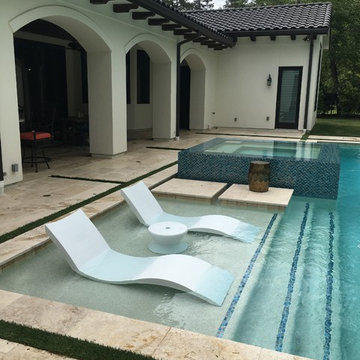 Ledge Lounger in-pool Chaise