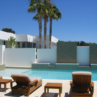 Design ideas for a modern rectangular pool in Las Vegas.