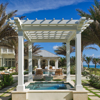 Hot tub - tropical rectangular hot tub idea in Miami
