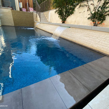 Manhattan Beach - Contemporary Pool & Spa in Compact Courtyard area