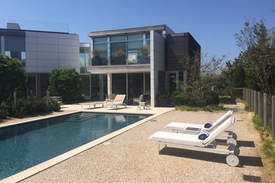 Example of a minimalist backyard rectangular pool design in New York