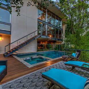 Foto di un'ampia piscina fuori terra minimal rettangolare davanti casa con pedane