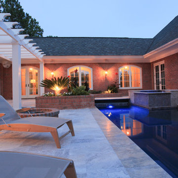 Menendez residence / courtyard home