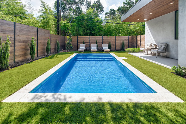 Contemporary Pool by Best of Texas Landscapes