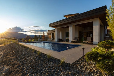 Photo of a modern swimming pool in Vancouver.