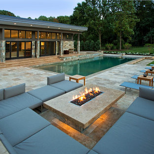 Mittelgroßer Moderner Schwimmteich hinter dem Haus in rechteckiger Form mit Natursteinplatten in Washington, D.C.
