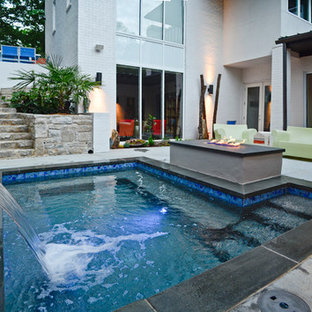 Ejemplo de piscinas y jacuzzis modernos, pequeños, rectangulares, en patio, con losas de hormigón