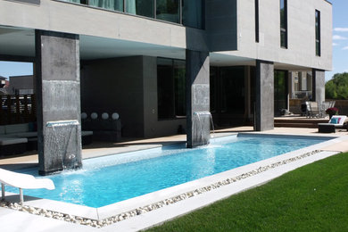 Modern Rectangle Pool Design