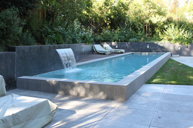 Idées déco pour une piscine contemporaine.