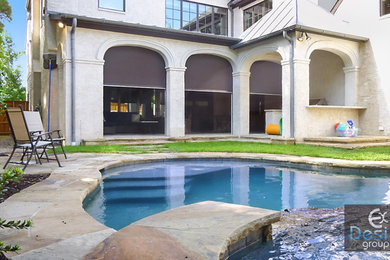 Ejemplo de piscina clásica en patio trasero