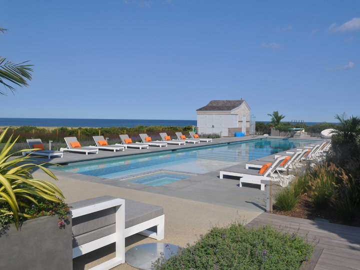 Contemporary Pool