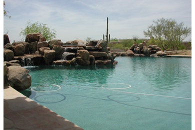 フェニックスにあるトラディショナルスタイルのおしゃれなプールの写真
