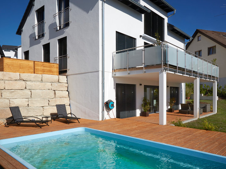 Mid-sized country side yard rectangular aboveground hot tub photo with decking