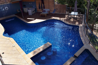Immagine di una piscina moderna