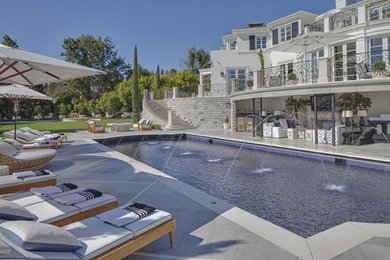 Design ideas for a classic swimming pool in Los Angeles.