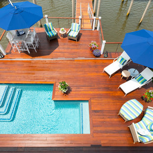 Idee per una piscina stile marinaro a "L" di medie dimensioni con pedane