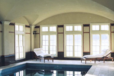 Foto de casa de la piscina y piscina tradicional de tamaño medio rectangular y interior