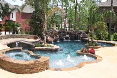 This is an example of a traditional swimming pool in Los Angeles.