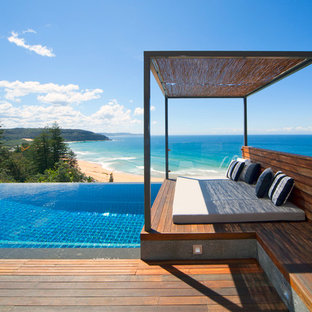 Kleiner Moderner Infinity-Pool mit Dielen in Sydney