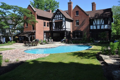 This is an example of a traditional swimming pool in Cleveland.