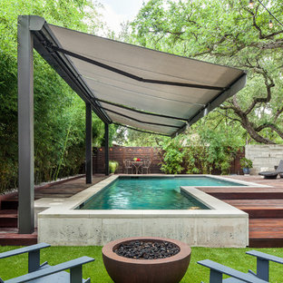 Esempio di una piscina minimalista personalizzata di medie dimensioni e dietro casa con pedane