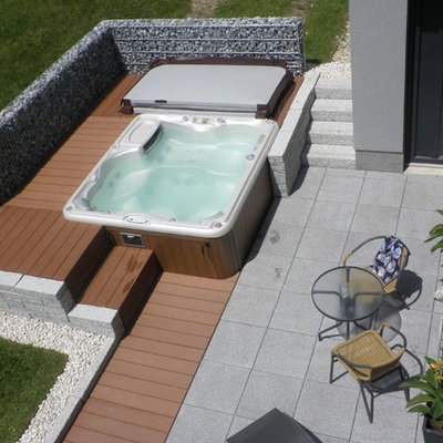 Hot tub - contemporary courtyard rectangular aboveground hot tub idea in Los Angeles with decking