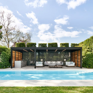 Moderner Pool in rechteckiger Form in Düsseldorf