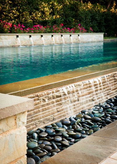 American Traditional Swimming Pool by Pool Environments, Inc.