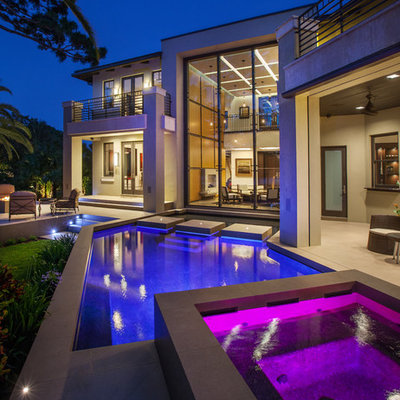 Trendy side yard custom-shaped pool photo in Orlando