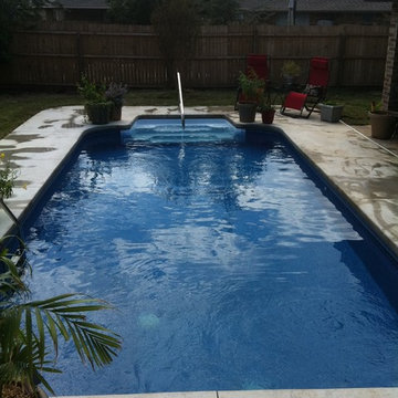 Polymer in-ground pool with vinyl liner