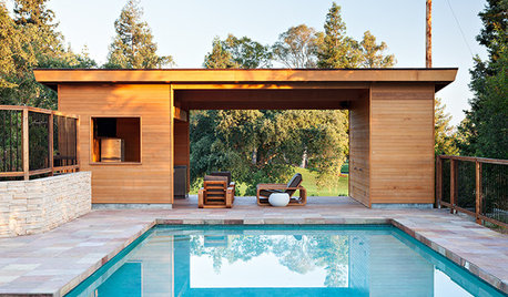 See a Fairway-Side Pool House That Goes With the Flow
