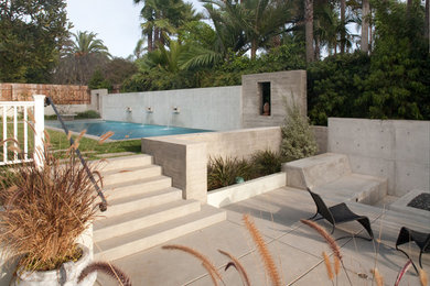 Example of an eclectic pool design in San Diego